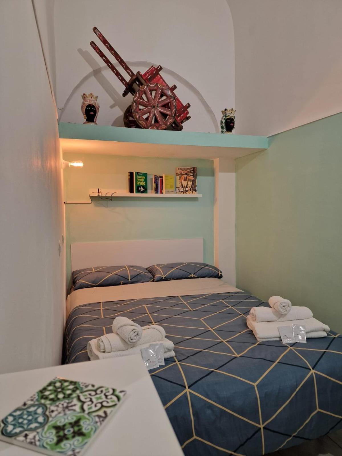 Old Town Mizzica Apartment คาตาเนีย ภายนอก รูปภาพ